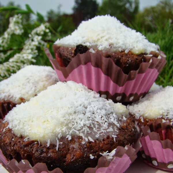 Muffinki marchewkowe z serkiem mascarpone i wiórkami kokosowymi