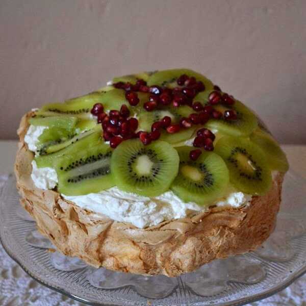 Pavlova z owocami 