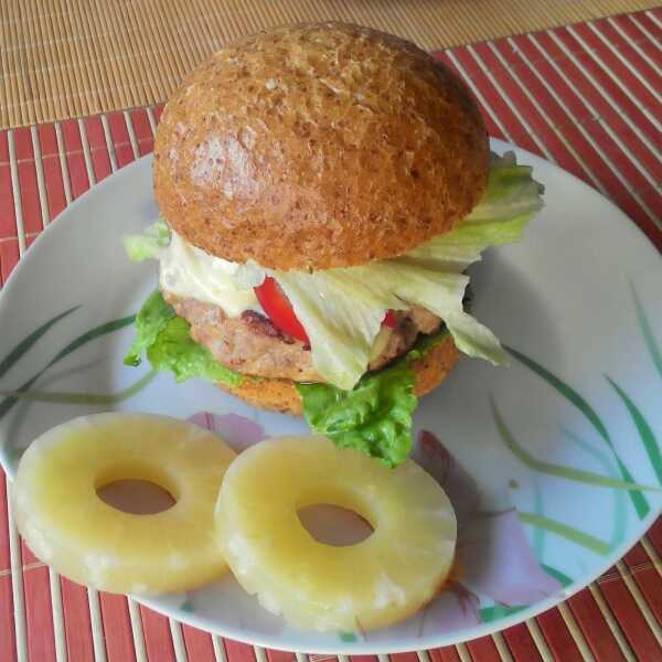 Ananasowy burger z indyka