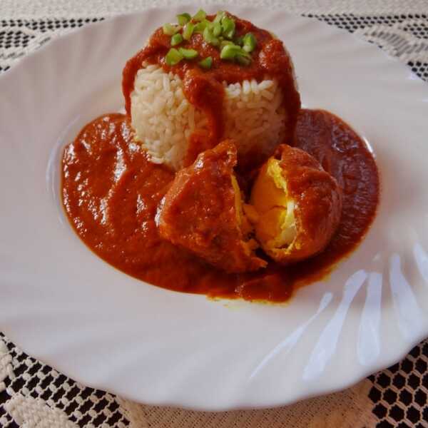 Jajko w sosie curry z ryżem