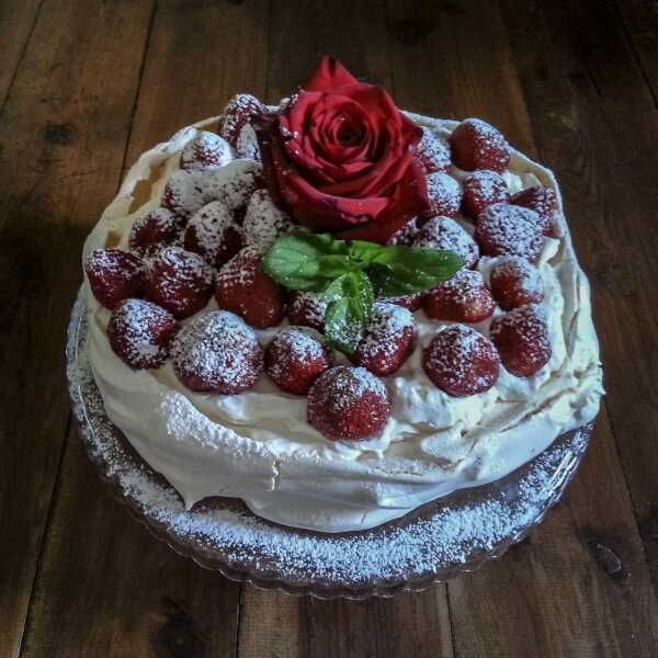 BEZA PAVLOVEJ NA URODZINY BLOGA I MOJE WŁASNE / PAVLOVA FOR BIRTHDAY