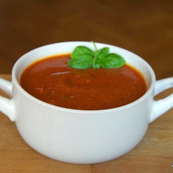 Błyskawiczna zupa-krem z cieciorki i pomidorów