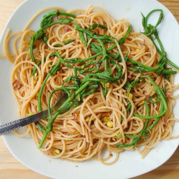 Spaghetti z dzikimi szparagami