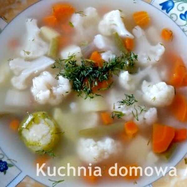 Zupa warzywna z kiszonym kalafiorem