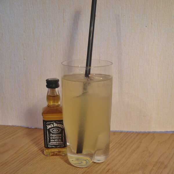Lynchburg Lemonade - lemoniada z whiskey Jack Daniels