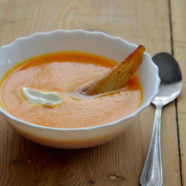 Zupa dyniowo - pomidorowa z pieczoną gruszką
