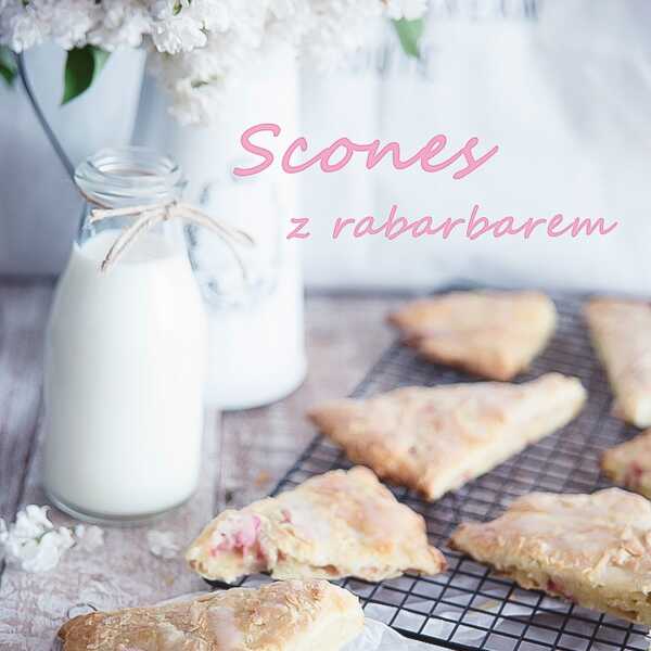 Scones z rabarbarem