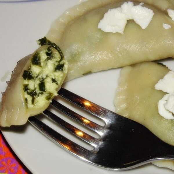 Pierogi z fetą i szpinakiem