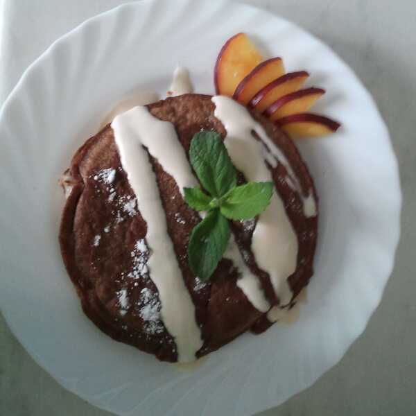 Kakaowe pancakes z nadzieniem bananowo-miętowym