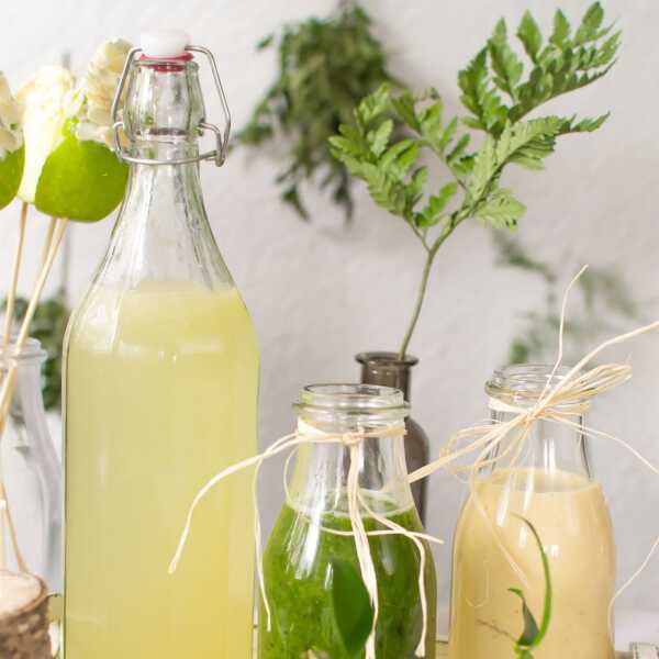 Kolorowe napoje na upalne dni: lemoniada różana, zielony smoothies i żółty shake
