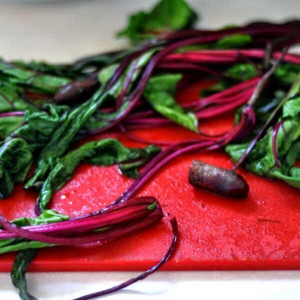 Tarta z botwinką / tart with young beetroot (wegetarian)