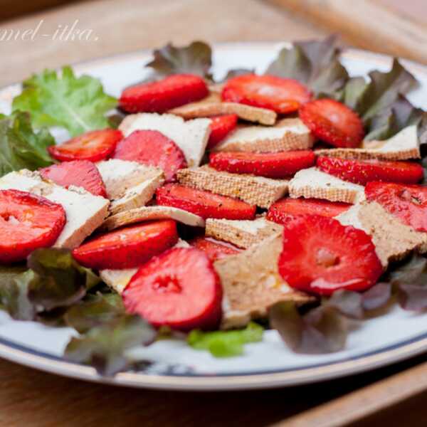 VEGAN CAPRESE TRUSKAWKOWE