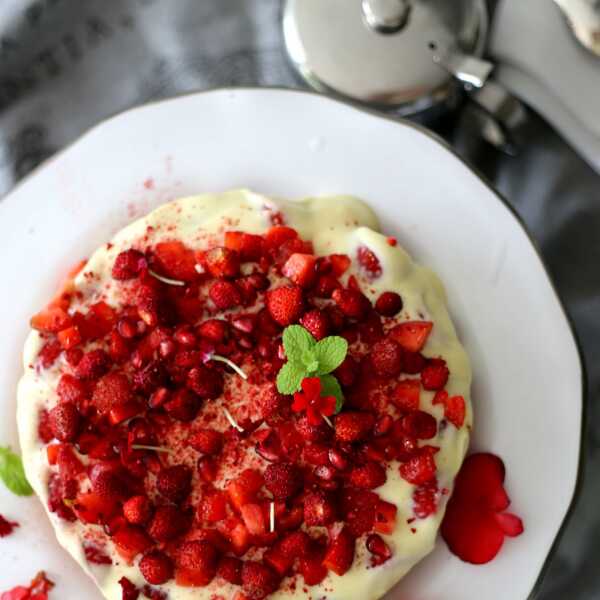 CIASTO TRUSKAWKOWE Z POZIOMKAMI - FRAISIER - STRAWBERRY CAKE WITH WILD STRAWBERRIES