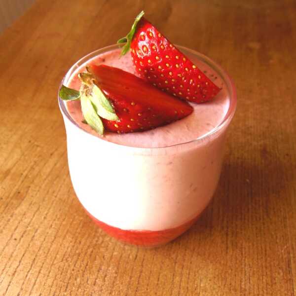 Mus truskawkowy z galaretką truskawkową/Strawberry mousse with strawberry jelly