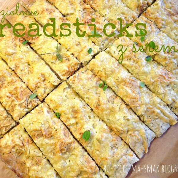 Aromatyczne breadsticks z serem.