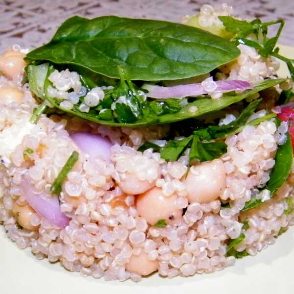 Sałatka z komosy ryżowej (Quinoa)