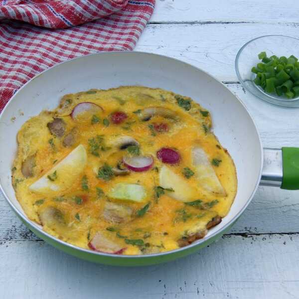 Omlet (frittata) z młodymi warzywami