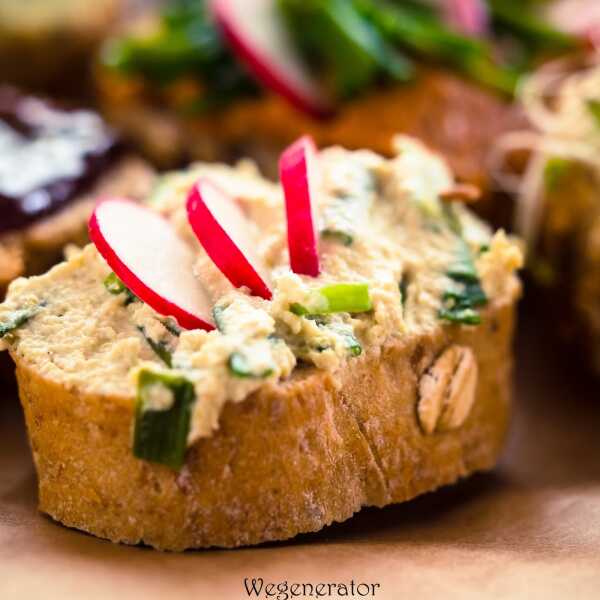 Twarożek ze szczypiorkiem z tofu i oliwek