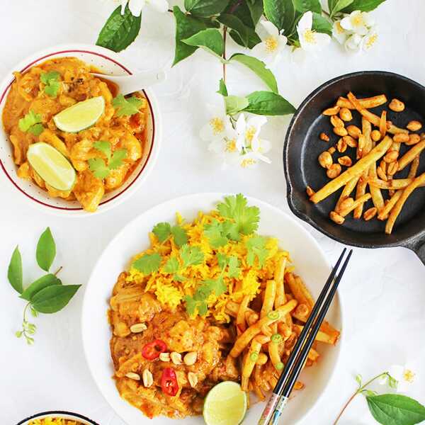 Obiady czwartkowe #6: Kurczak w sosie orzechowo-kokosowym + pikantna fasolka szparagowa + ryż curry