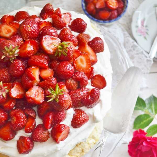 Pavlova z truskawkami