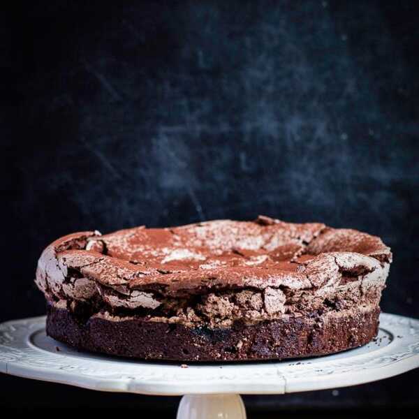 Chocolate meringue cake