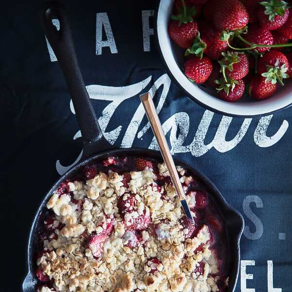 Crumble owsiany z truskawkami