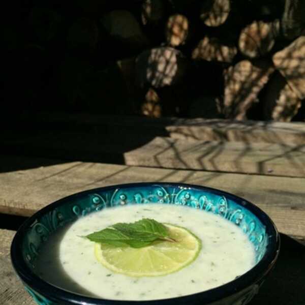 Kokosowy chłodnik z melona i limonki