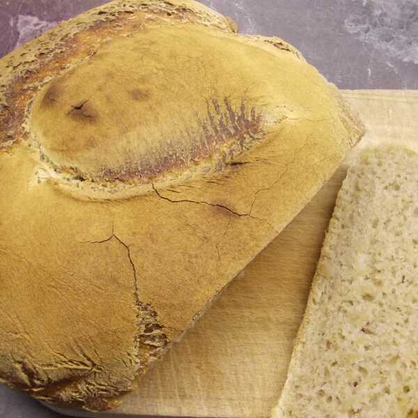 Domowy chleb pszenno-żytni na żytnim zakwasie