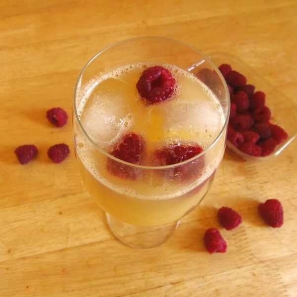 Bellini bezalkoholowe/Non-alcoholic bellini