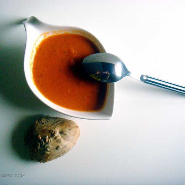 Zupa krem z pieczonych pomidorów.