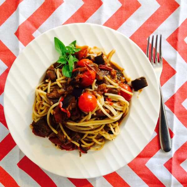 Linguine z bakłażanem i chili – WEGETARIAŃSKIE - 495kcal