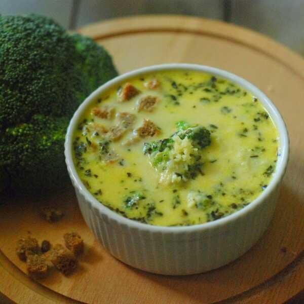 Zupa serowa z brokułami