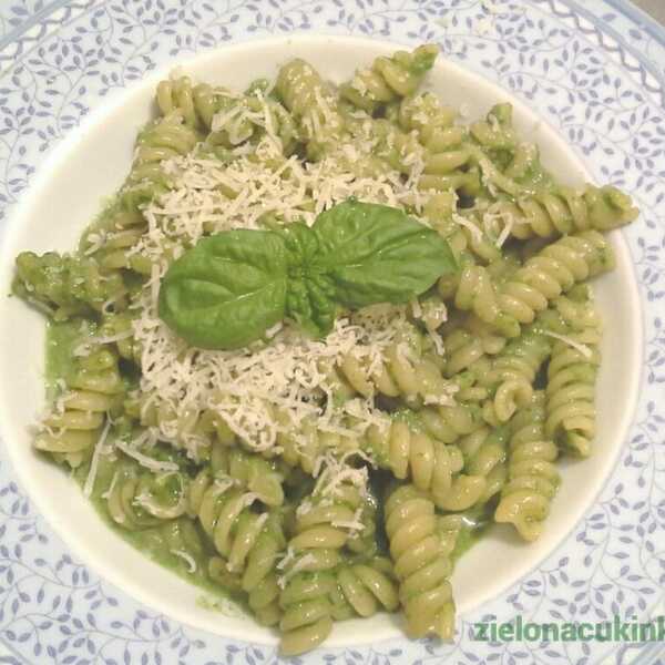 Pesto ze świeżej bazyli z makaronem typu świderki- pasta con pesto