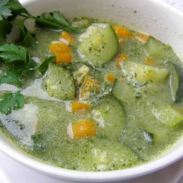Zupa 'zielono mi':szpinak,cukinia, warzywa, czosnek, masło..