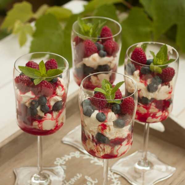 Eton Mess z malinami