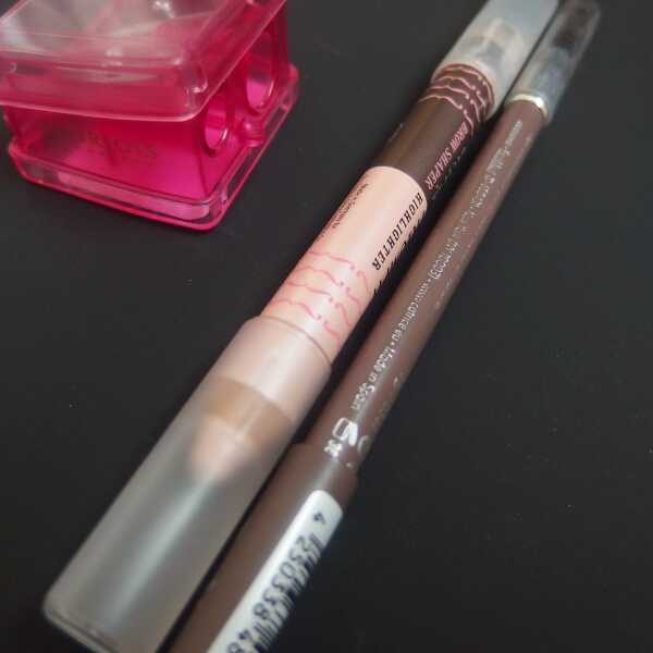 Kredki do brwi: Catrice Eyebrow Stylist 020 vs Soap & Glory Arch de Triumph Sharpener