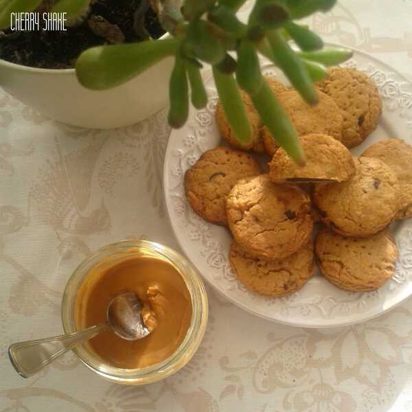 Ciastka z masłem orzechowym i czekoladą - Peanut Butter Cookies with chocolate