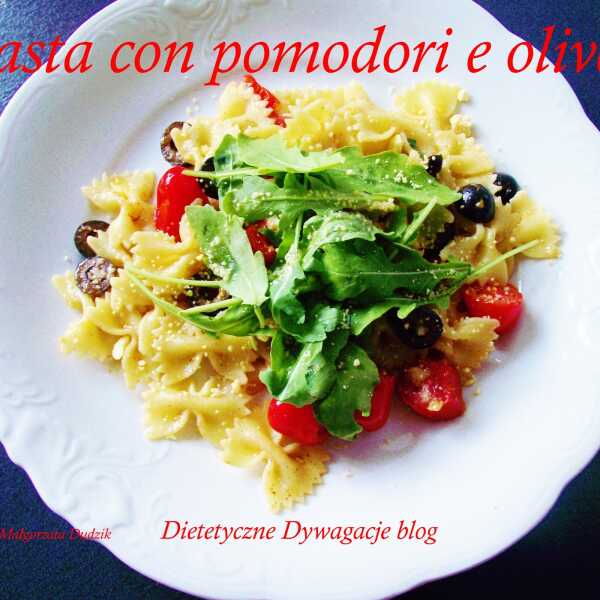 Pasta con pomodori e olive