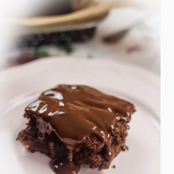 Ciasto czekoladowe z suszonymi śliwkami