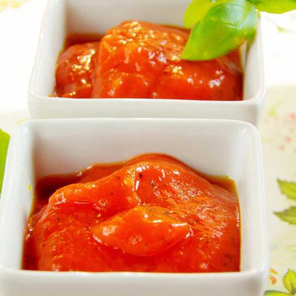 Czosnkowo-miodowy sos pomidorowy
