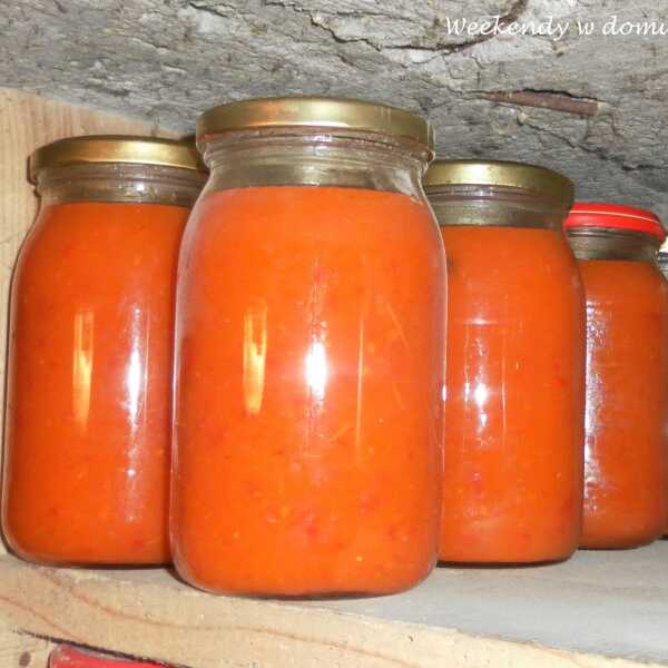 Sos pomidorowo-paprykowy z nutą imbiru do słoików