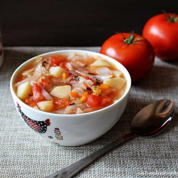 Zupa kapuściano - pomidorowa