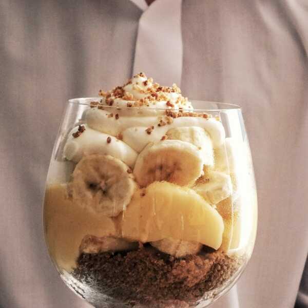 Bananowe parfait z gryczaną kruszonką i domowym custard